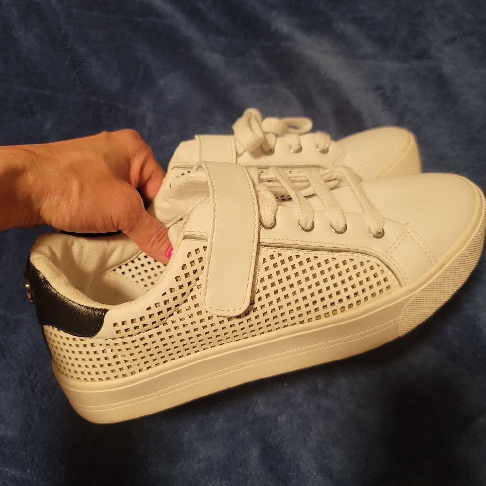 Guess shoes women's 8 white